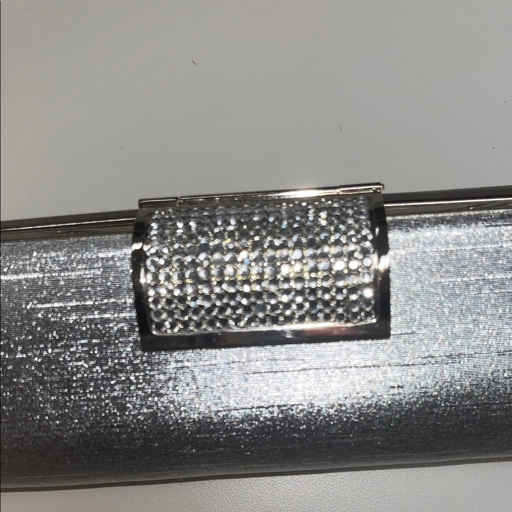 Source Unknown Metallic Silver Clutch with embellishments OS - Picture 3 of 14